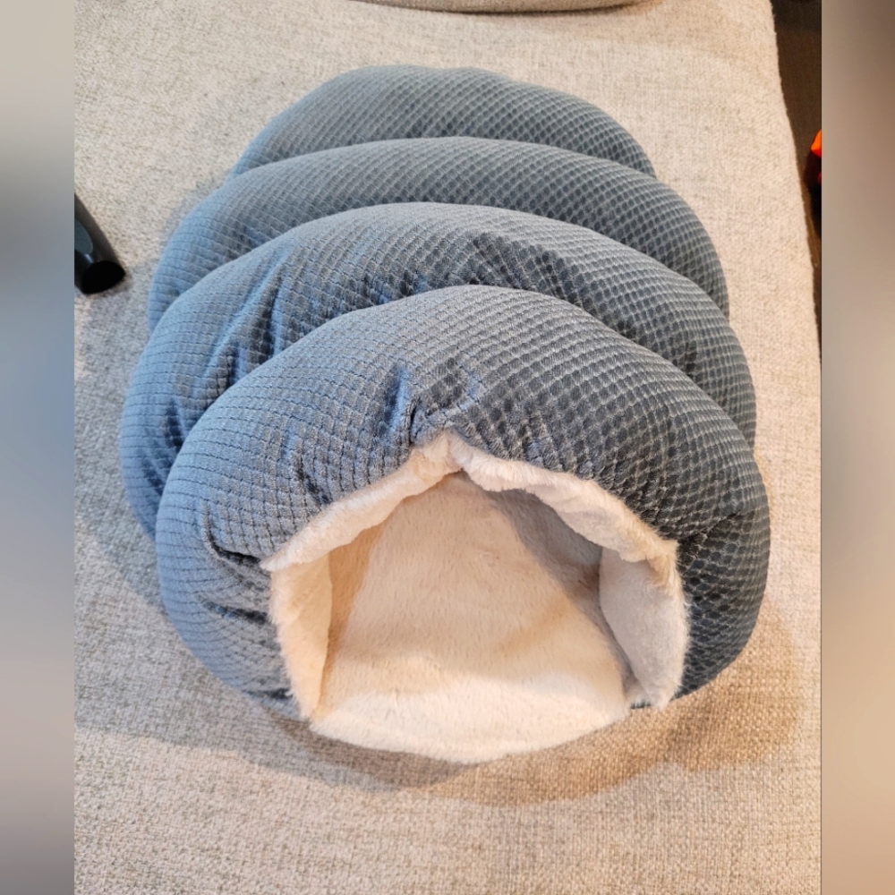 NWOT pet bed - Picture 1 of 6